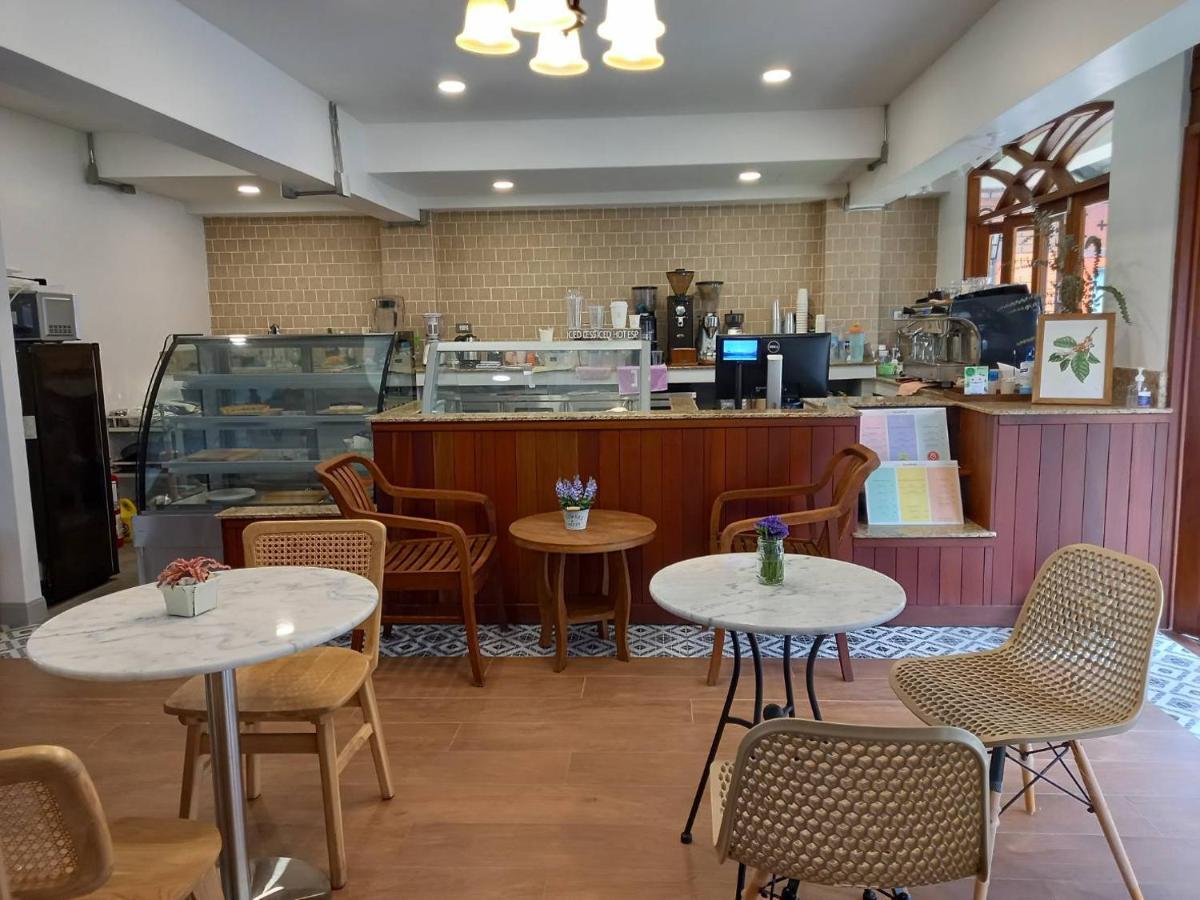 Valentier Cafe And Hotel Chiang Mai Dış mekan fotoğraf